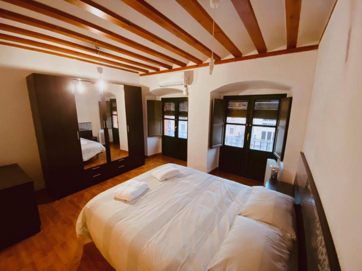 コルドバCasa En Plaza De La Corredera Con Balconアパートメント エクステリア 写真